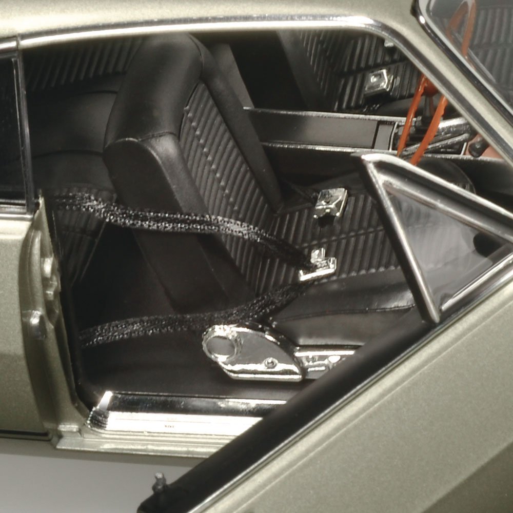 Classic Carlectables Holden HK Monaro GTS 327 Silver Mink, 1:18 Scale Diecast Model Car