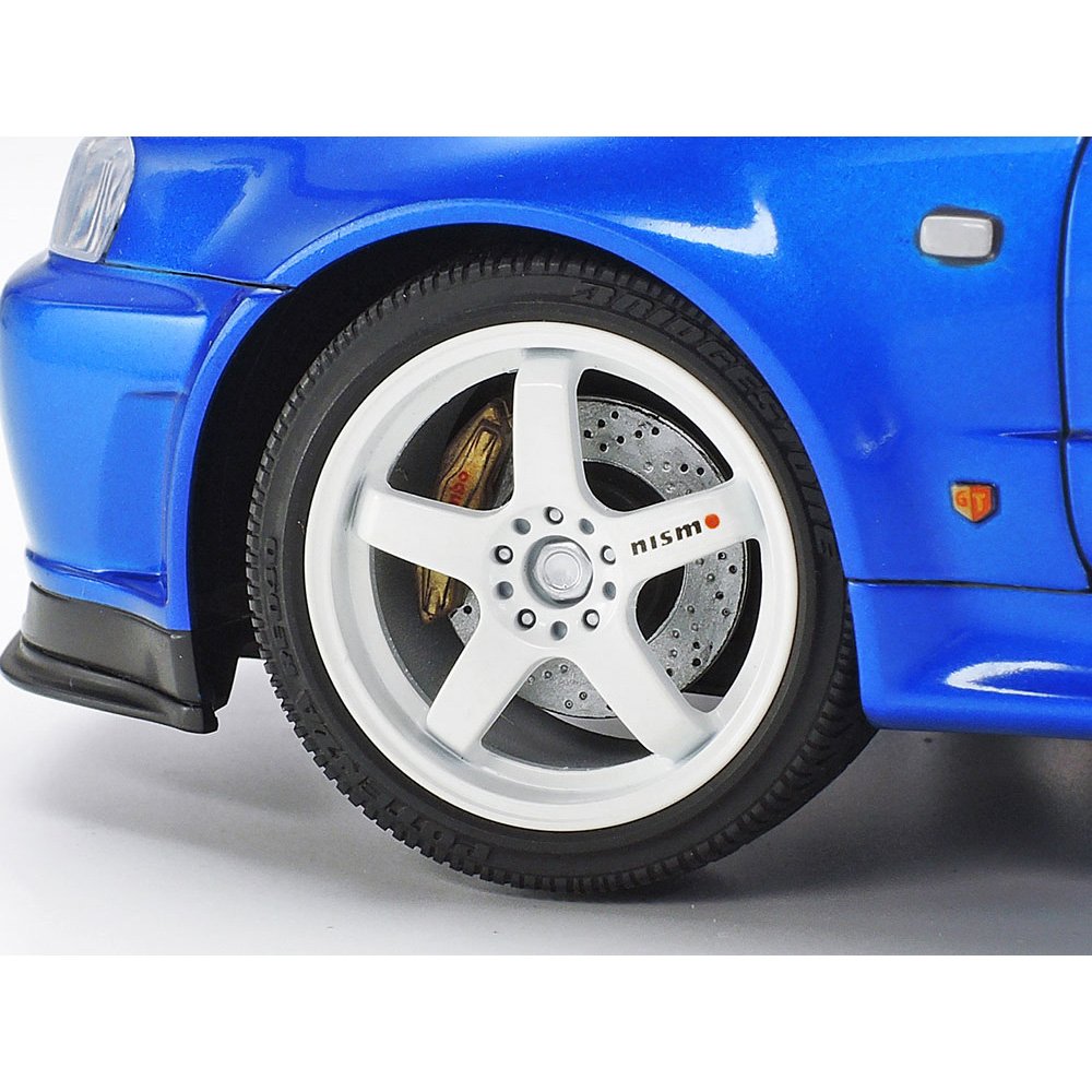 TAMIYA NISSAN SKYLINE GT-R V SPEC II, 1:24 Scale Model Kit