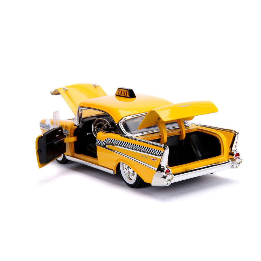 Deadpool (Comics) - 1957 Chevy Bel Air Taxi Hollywood Ride 1:24 Scale Diecast Vehicle with Deadpool