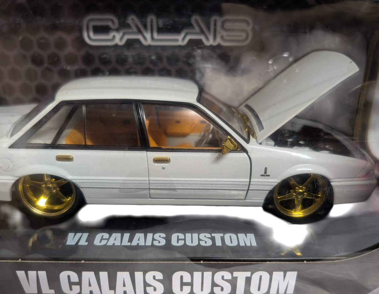 CHASE VERSION: Metallic White Custom Holden VL Calais, 1:24 Scale Diecast Car