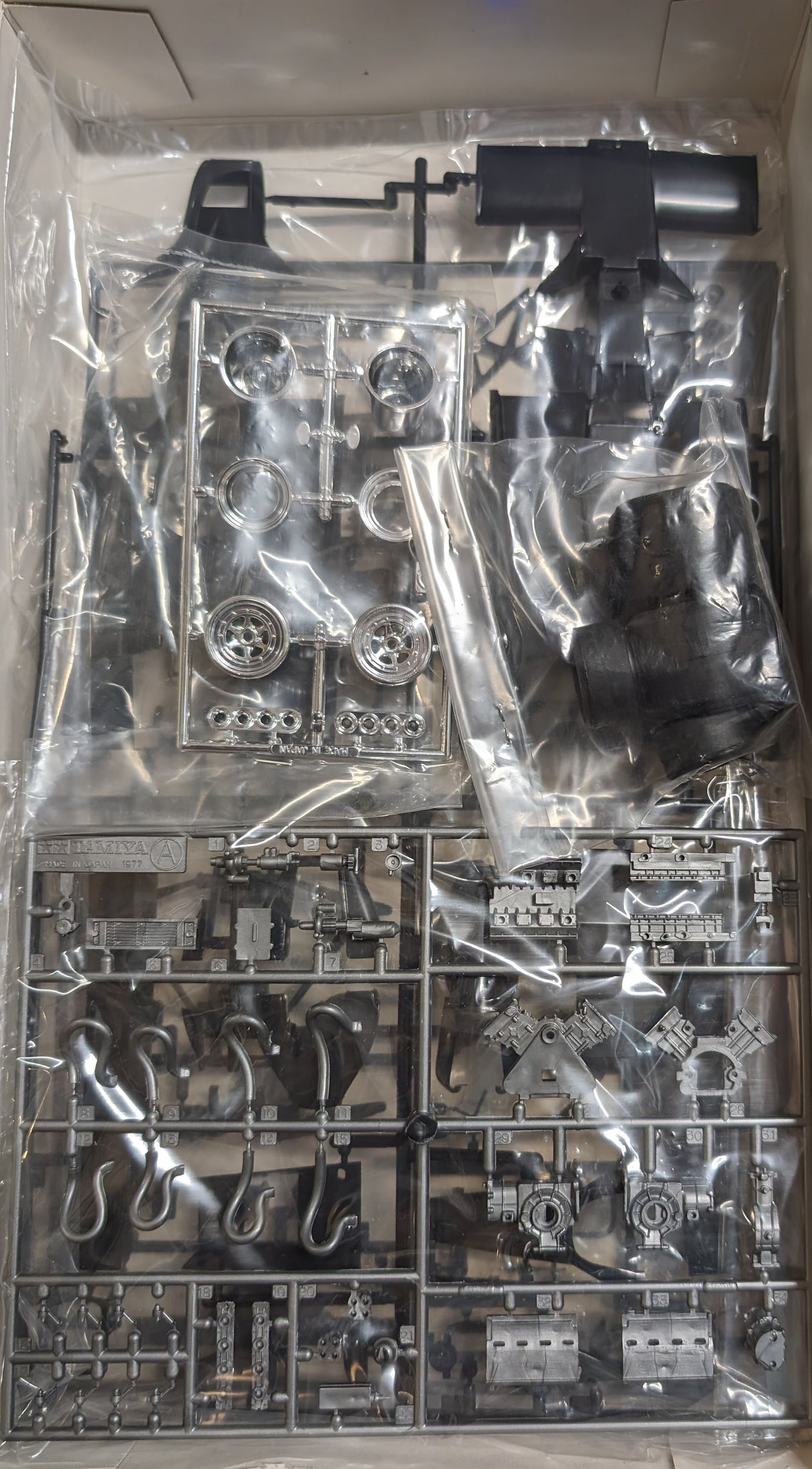 Tamiya Team Lotus JPS Mk III, Grand Prix Collection, 1:20 Scale Model Kit