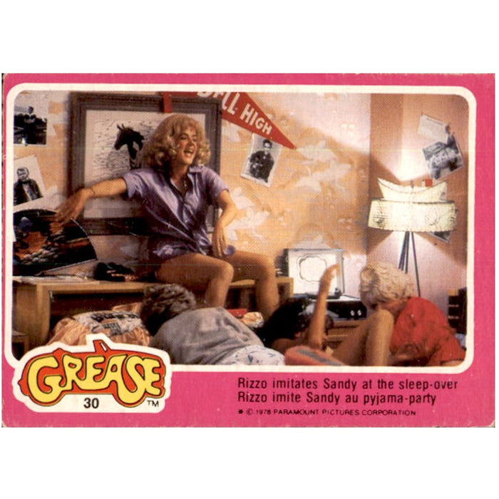 Rizzo imitates Sandy at the sleep-over, #30, 1978 Topps GREASE Collector Cards - French Version